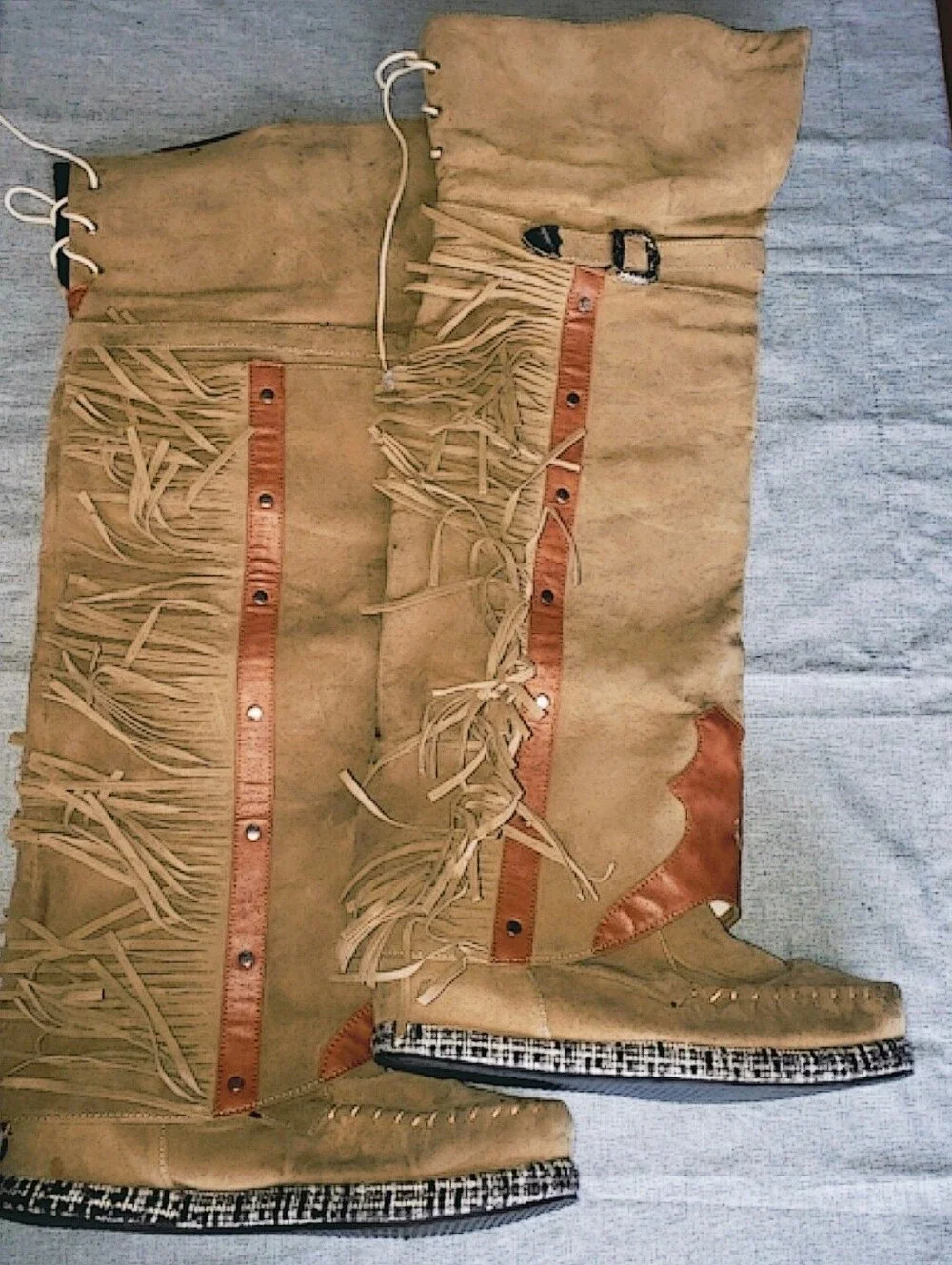 NWOT Tan Faux Suede Knee High Fringe Moccasin Buckle Western Festival Boots 10